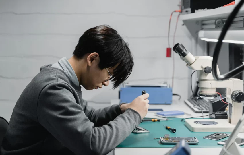 愛機成痴？專家教你：「巧妙保養二手手機，讓它持續發揮最佳性能的秘密！」