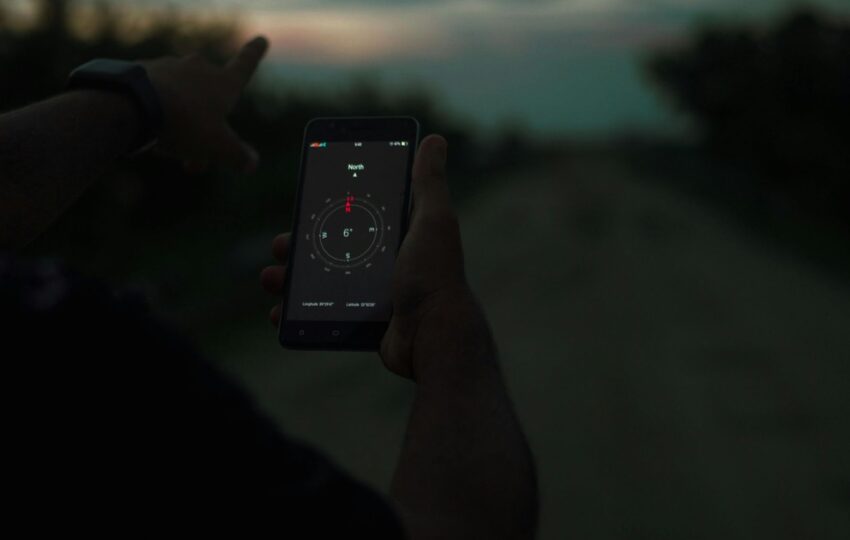 想知道另一半在哪又不被發現？iPhone 定位使用方式一次看！