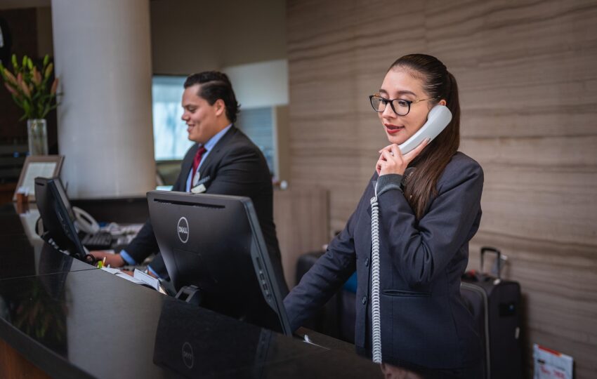 長輩手機合約到期沒續約，該注意什麼？資費、門號、換機一次搞懂！